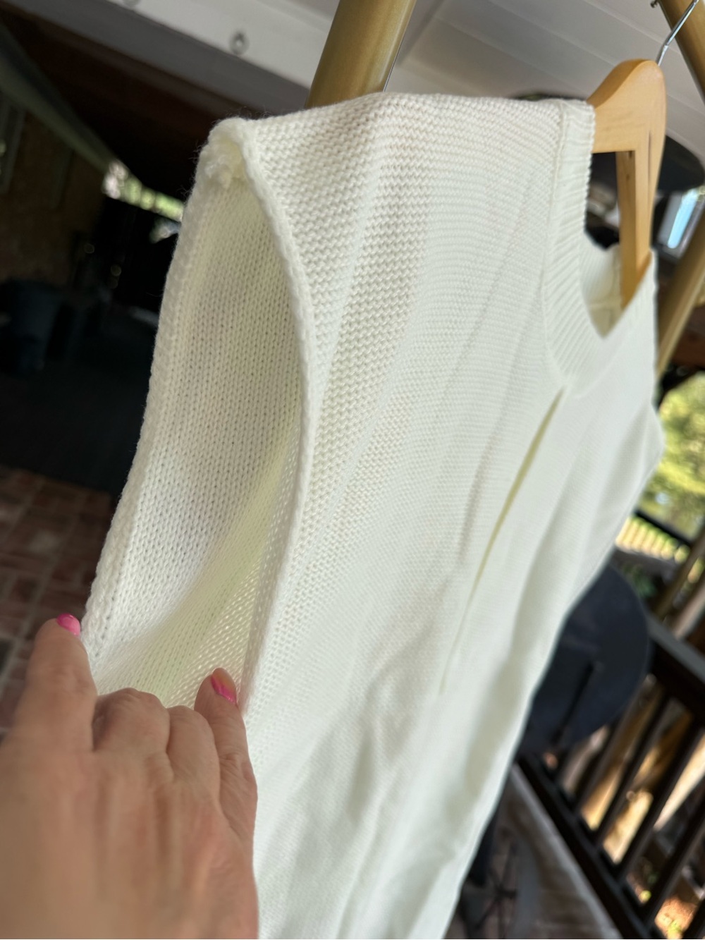 Women's Ivory Sleeveless Knit Sweater Top Size M - Picture 3 of 5